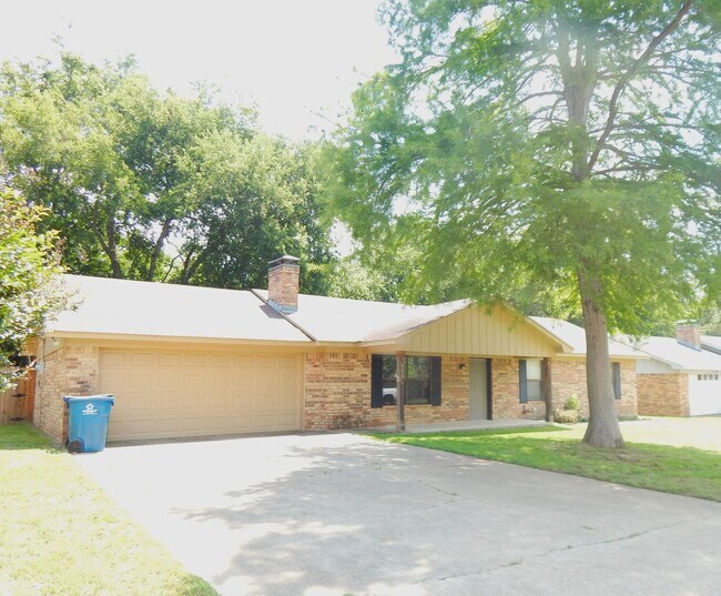 Foto del edificio - Beautiful 3 Bedroom, 2 Bathroom Home in Whitehouse ISD!