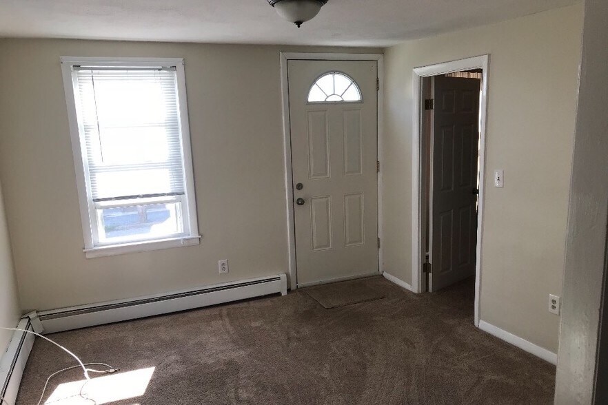 9 Easterbrooks Ave, Bristol, RI 02809 Apartments in Bristol, RI