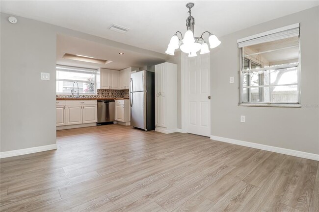 Foto del edificio - 9025 Collage Ln