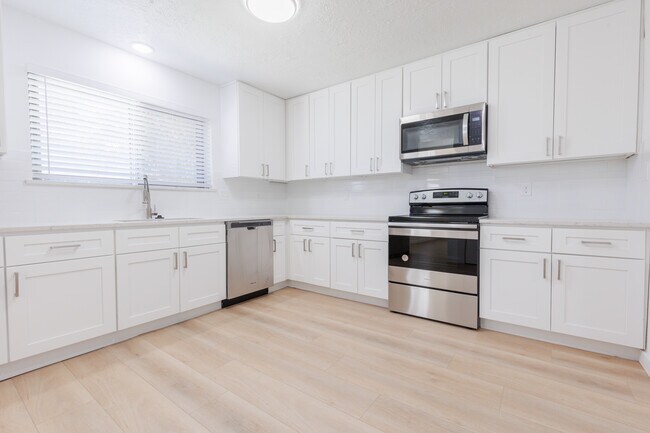 Building Photo - 8311 Quail Burg Ln