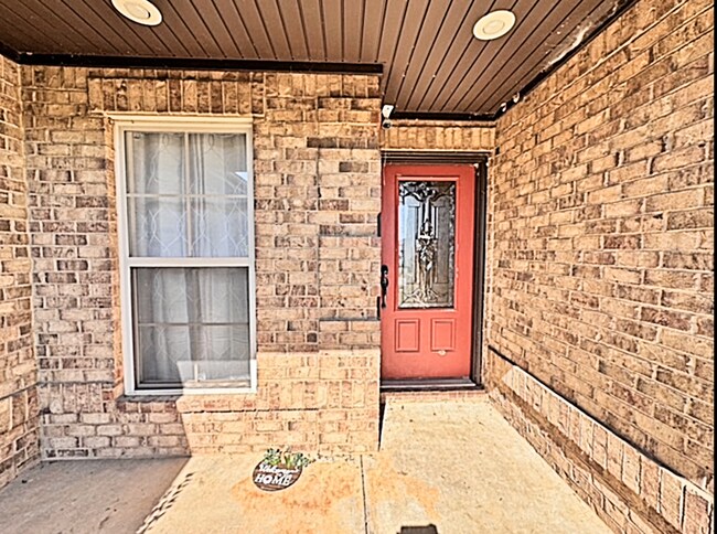 Building Photo - 3 Bedroom, 2 Bathroom Home