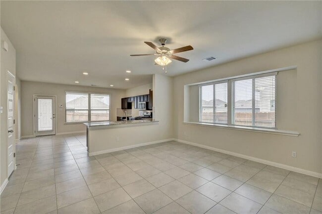 Building Photo - 453 Star Thistle St