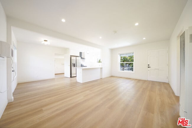 Foto del edificio - 14177 Osborne St