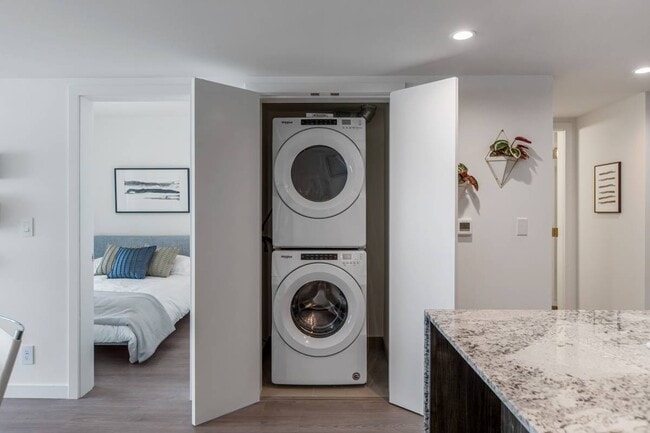 Building Photo - Rent Suter Brook