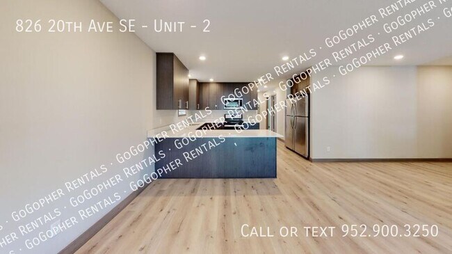 Building Photo - Spacious Duplex Close to U of M Campus