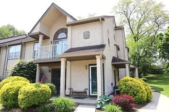 Building Photo - 1306 Commons at Kingswood Dr