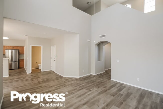 Building Photo - 1303 S Mansard