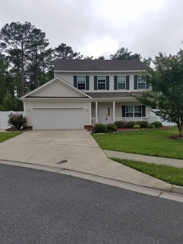 Foto principal - WELL MAINTAINED 4 BEDROOM 2.5 BATHROOM HOME
