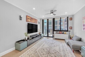 Building Photo - 407 Park Ave S
