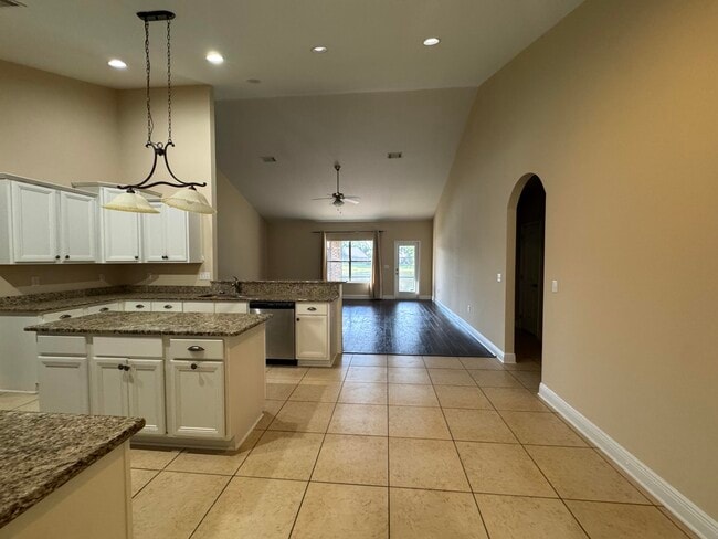 Building Photo - 87 Whispering Lake Dr