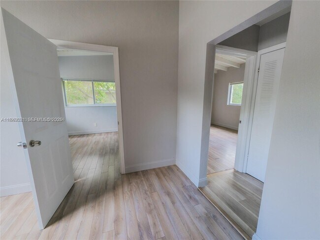 Foto del edificio - 535 NE 133rd St