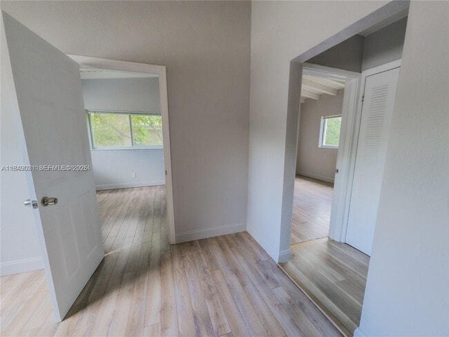 Building Photo - 535 NE 133rd St