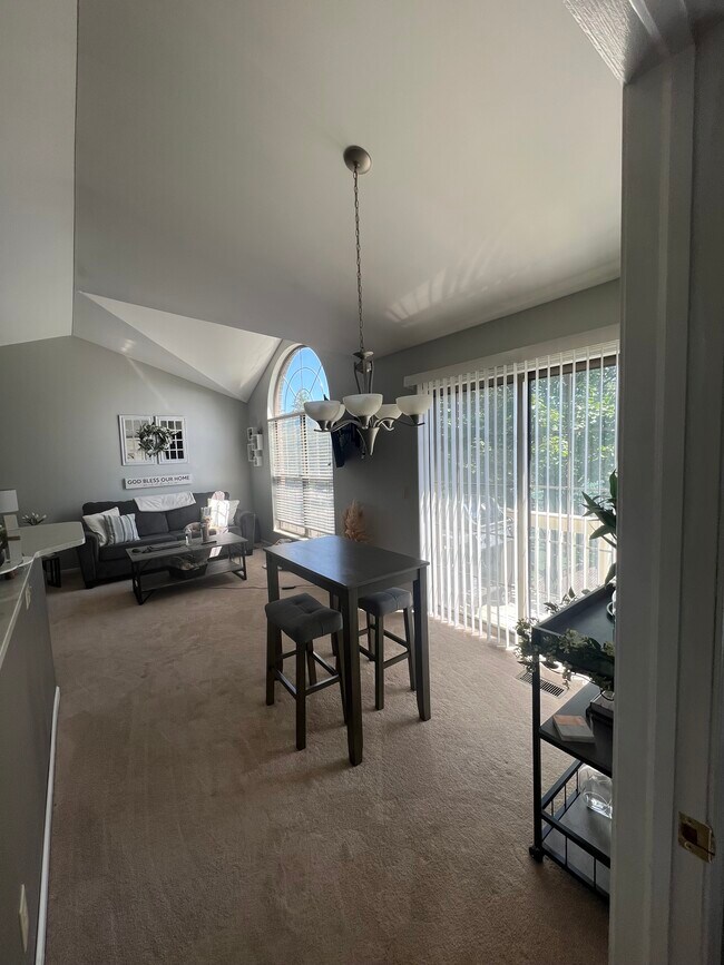 204 Maplewood Ct Unit 5, South Lyon, MI 48178 Condo for Rent in