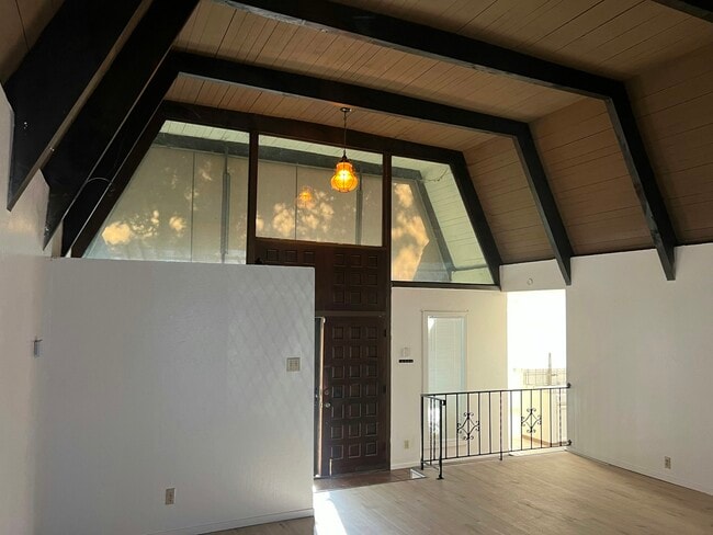 Building Photo - 9018 Valleyoak Dr