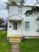 Building Photo - 612-612 Universal Ave