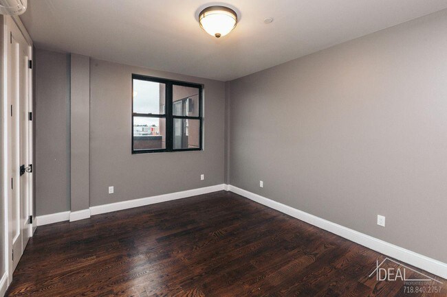 Building Photo - NO FEE 2 Bedroom Apartment in Ridgewood!