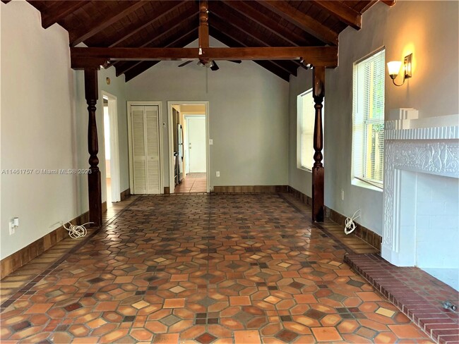 Foto del edificio - 176 NE 46th St
