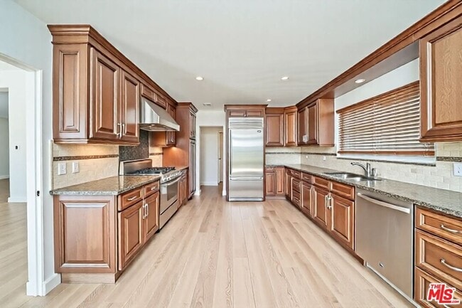 Building Photo - 1641 Tower Grove Dr