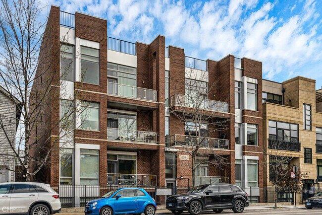 Building Photo - 2140 W Armitage Ave