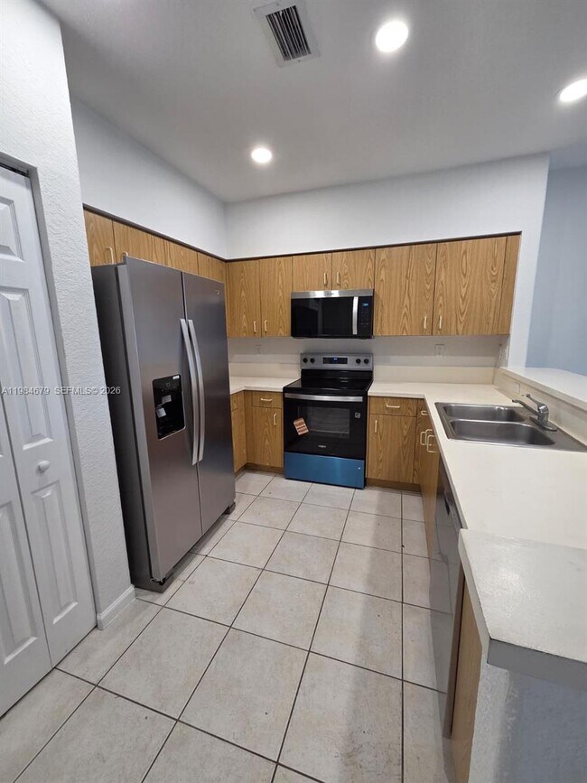 Foto del edificio - 8352 SW 27th St