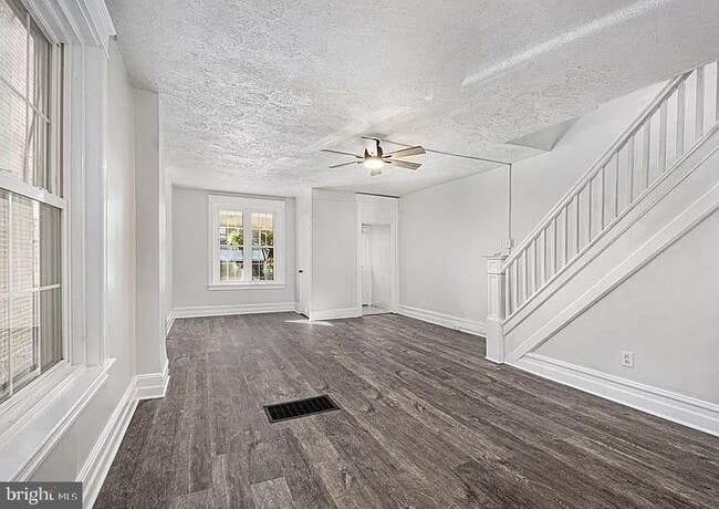 Building Photo - 851 South St