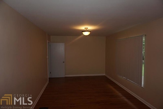 Building Photo - 2443 Sylvan Rd