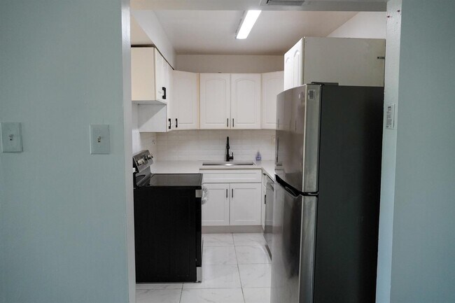 Foto del edificio - 3720 N Pine Island Rd