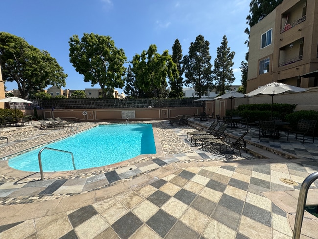 Building Photo - 3520 Lebon Dr