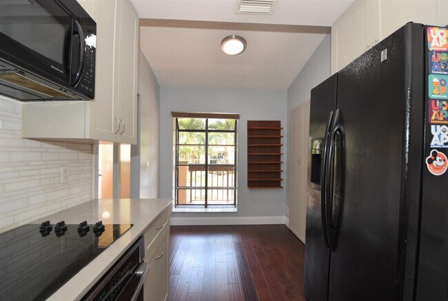 Foto del edificio - 5087 Oakhill Ln