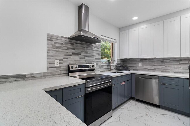 Foto del edificio - 811 SW 26th Ct