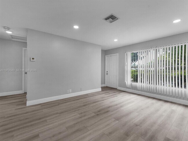 Foto del edificio - 10379 NW 35th St