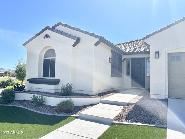 Building Photo - 2951 E Russell St