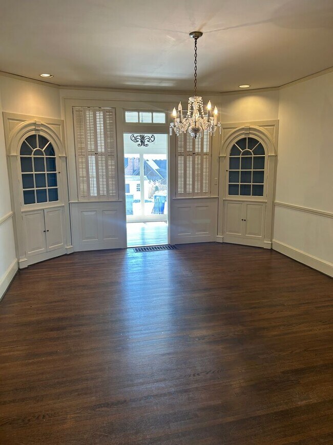 Building Photo - Augusta Road, 3BD/2BA, 2400SF