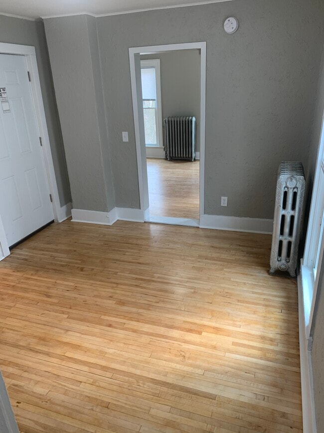 Unit 2-Beautiful living room space! - 516 N Broad St