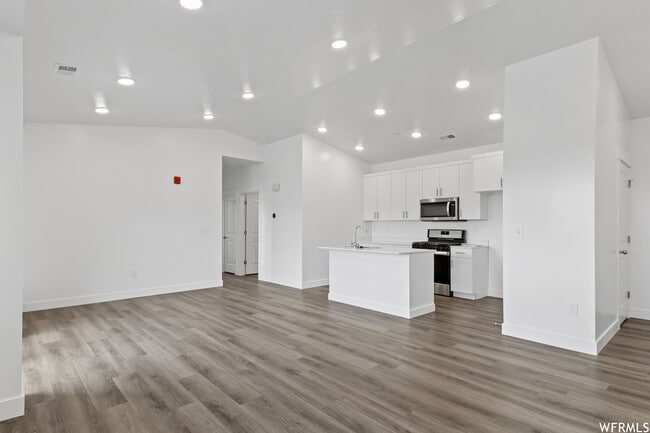 Building Photo - 473 W 40 S