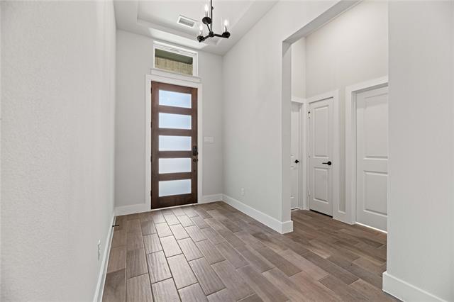 Foto del edificio - 6104 Lake Brook Dr