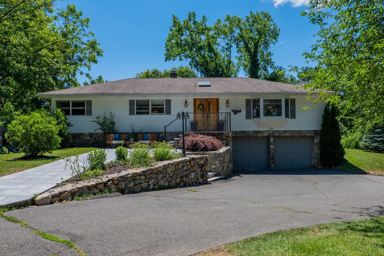 Primary Photo - 15 Farrell Rd