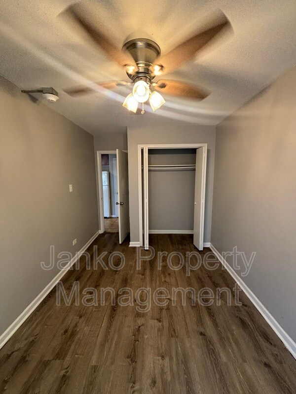 Foto del edificio - 3351 Commercial Ave
