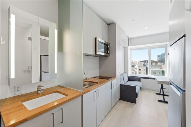 Building Photo - 190 Academy St