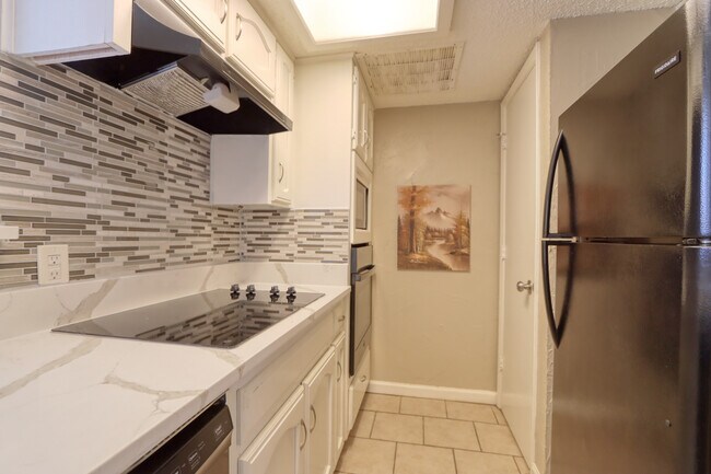 Foto del edificio - 707 Harbour Town Dr