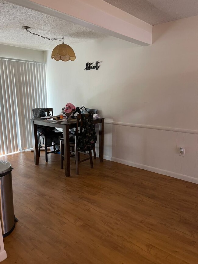 Foto del edificio - Spacious 1,226 SF Unit - 2 bd / 2 ba near ...