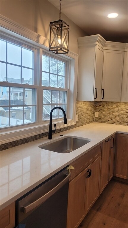 Foto del edificio - 27 Amaranth Ave