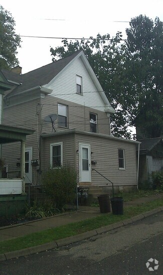Building Photo - 219 6th St