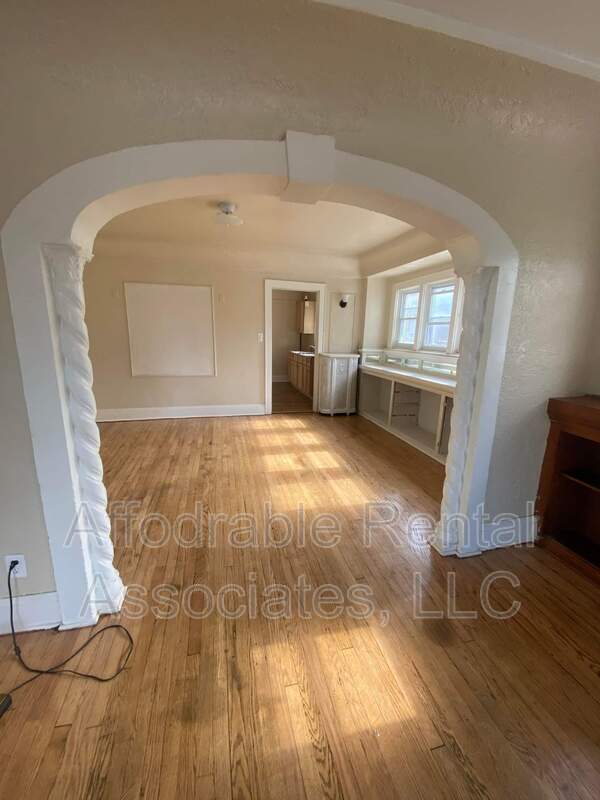 822 W Lapham Blvd Unit Lower, Milwaukee, WI 53204 Condo for Rent in