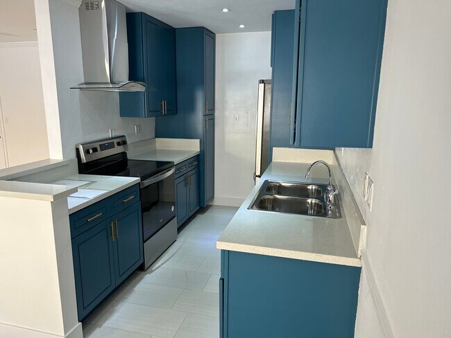 Foto del edificio - 5328 Newcastle Ave