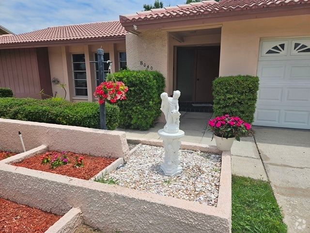 Building Photo - 8040 Canterbury Cir