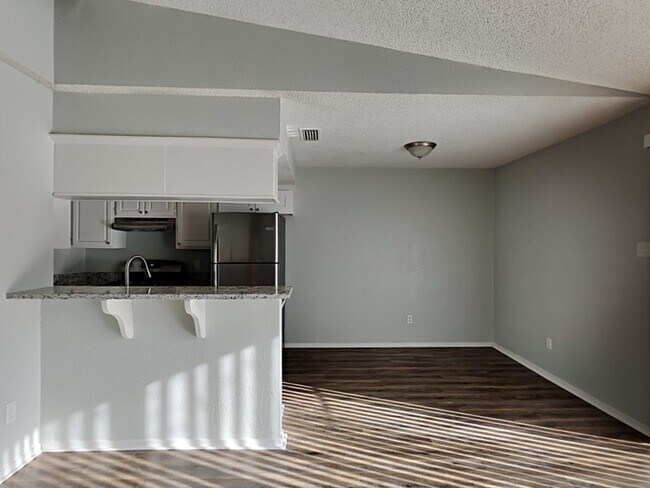 Foto del edificio - 2312 Suffolk Ln