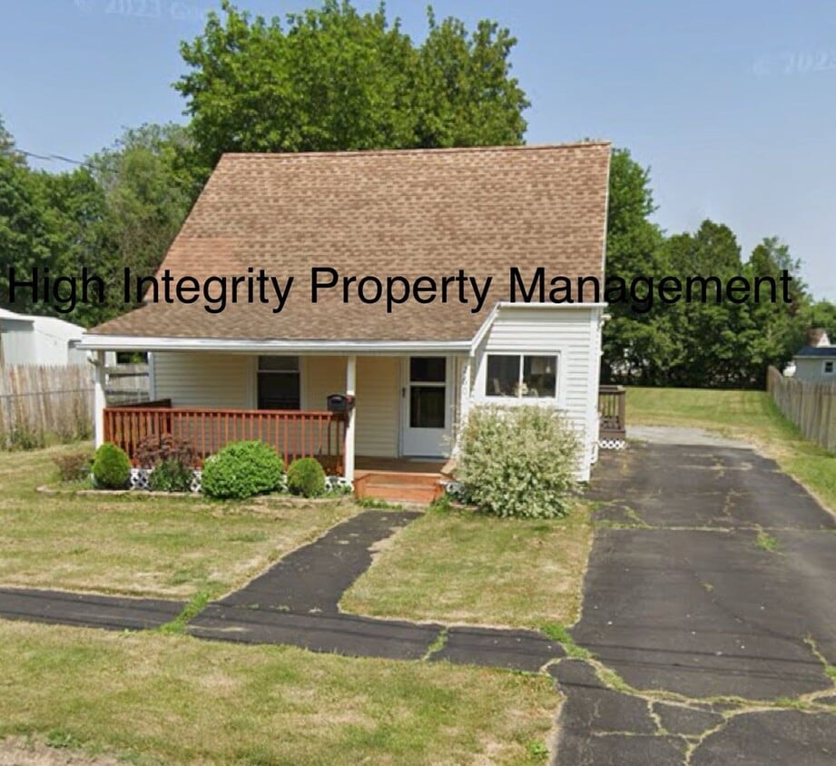 Building Photo - Charming single family home