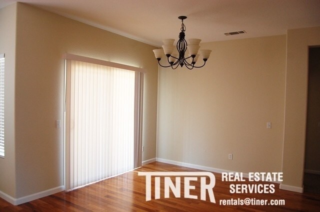 Foto del edificio - Charming Home in Elk Grove, Move-In Ready!