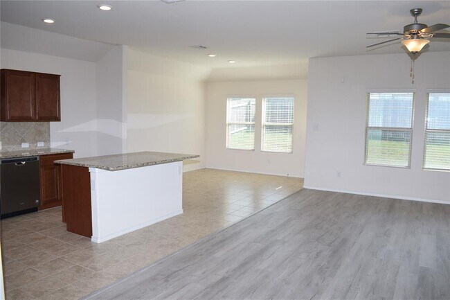 Building Photo - 2021 Pitkin Dr